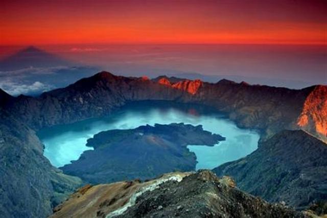 Mount Rinjani Sunrise, Indonesia