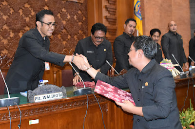 Sidang Paripurna DPRD Kota Denpasar ,Plt. Walikota Jaya Negara Sampaikan LKPJ Tahun 2017