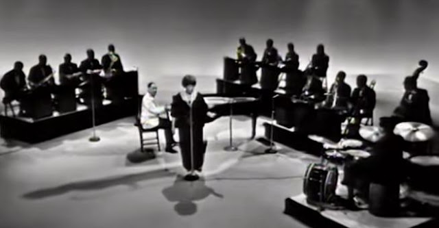 Ella Fitzgerald avec Duke Ellington et son Orchestre en 1965.