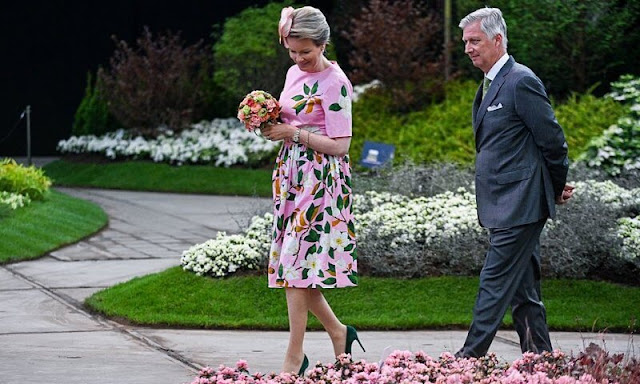 CASA REAL BELGA - Página 73 Queen-mathilde-in-oscar-de-la-renta-dress-7