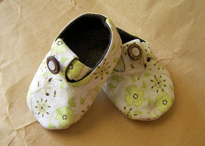 Free Baby Bootie Sewing Pattern on Homespunthreads  Giveaway  Free Baby Booties  By Seamingly Possible