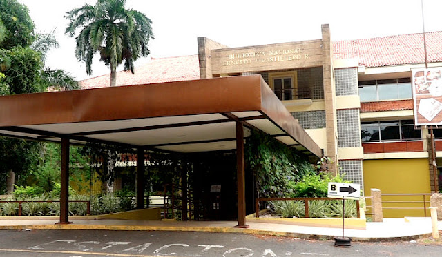 Exterior Biblioteca Nacional Ernesto J. Castillero R.