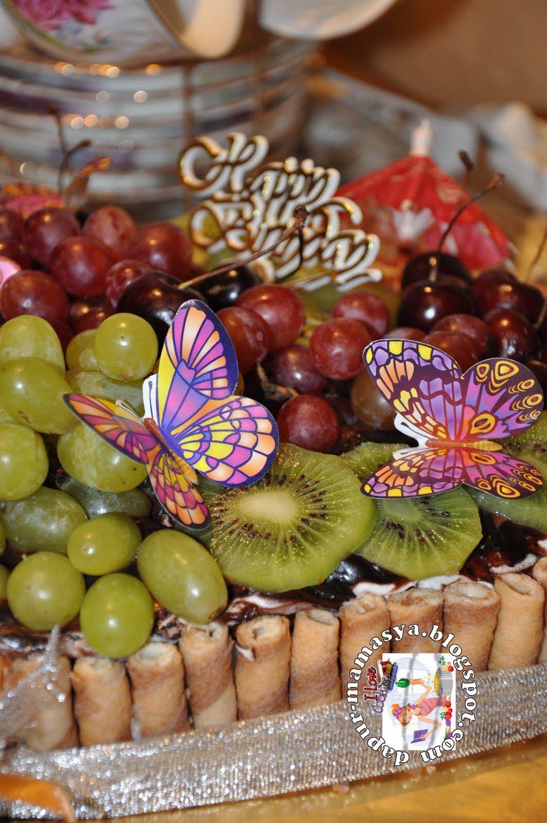 Dapur Mamasya: Kek birthday yang penuh buah-buahan