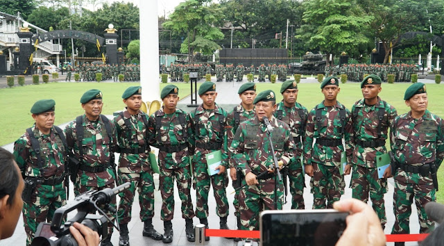   Selamatkan Penumpang Jatuh di Laut, 7 Prajurit TNI Terima Penghargaan  