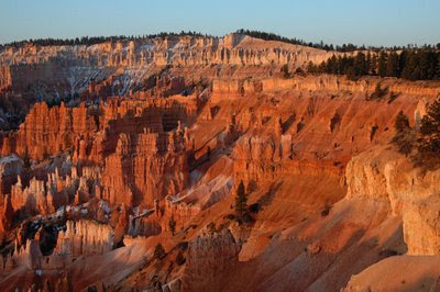 the rock amphitheater wakes up in the morning light