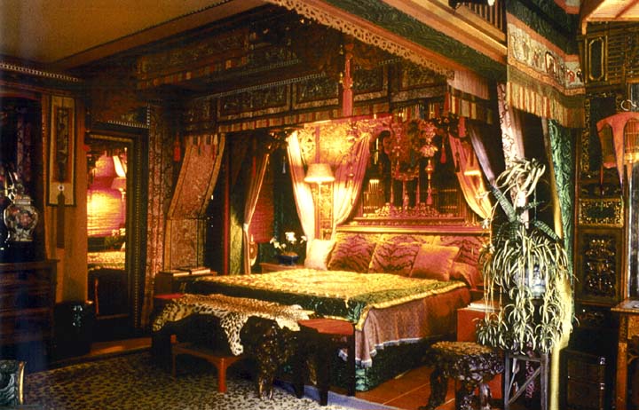 ... Revival of Medieval-Renaissance Bedrooms in the Goth Scene (part 3