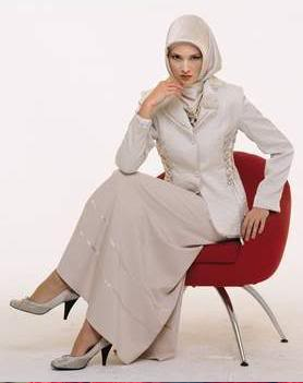  Tampil bagus dan menarik menjadi perempuan karir dengan balutan aneka gaya dan warna  30 Gambar Model Baju Muslim Kantoran Wanita Tampil Maksimal dan Cantik