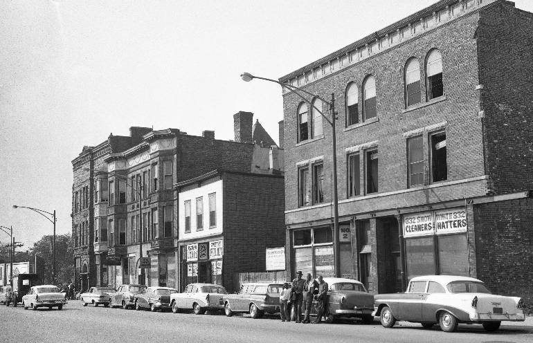  O'LEARY OF FIRE FAME LIVED HERE PARKED CARS PEOPLE WATCHING 1950s