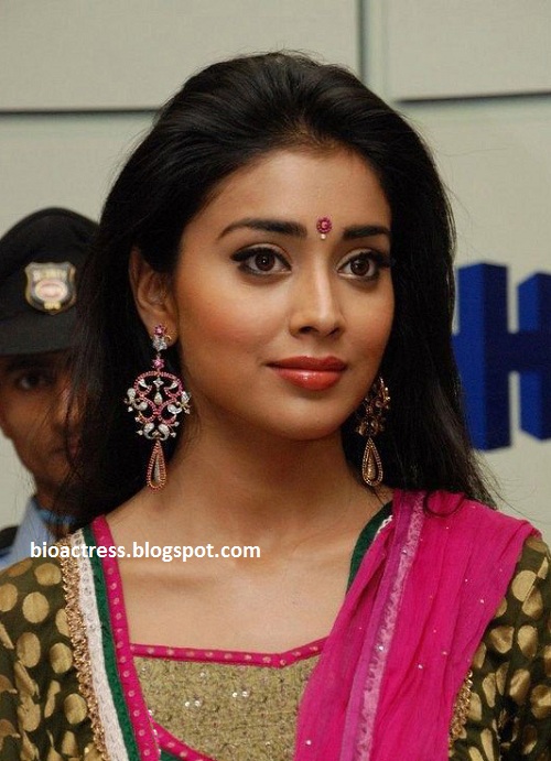 Sexy actress Shriya Saran showing hot cleavage and navel