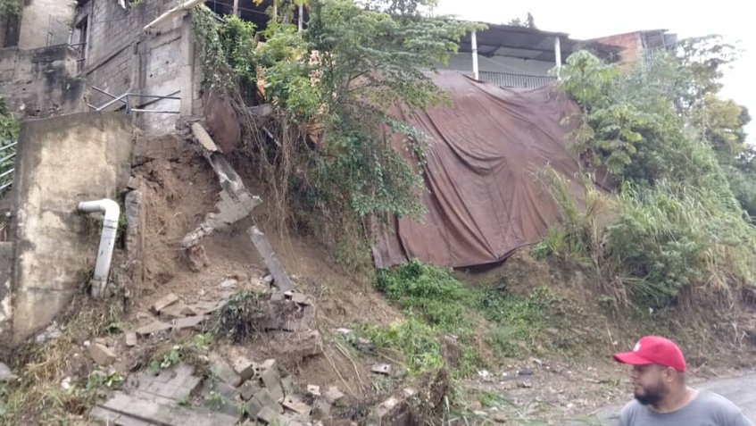 Fuertes precipitaciones en La Guaira colapsaron de viviendas en El Limón