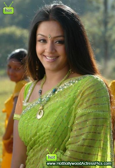 Jyothika goog old daysSensuous hot booty in saree