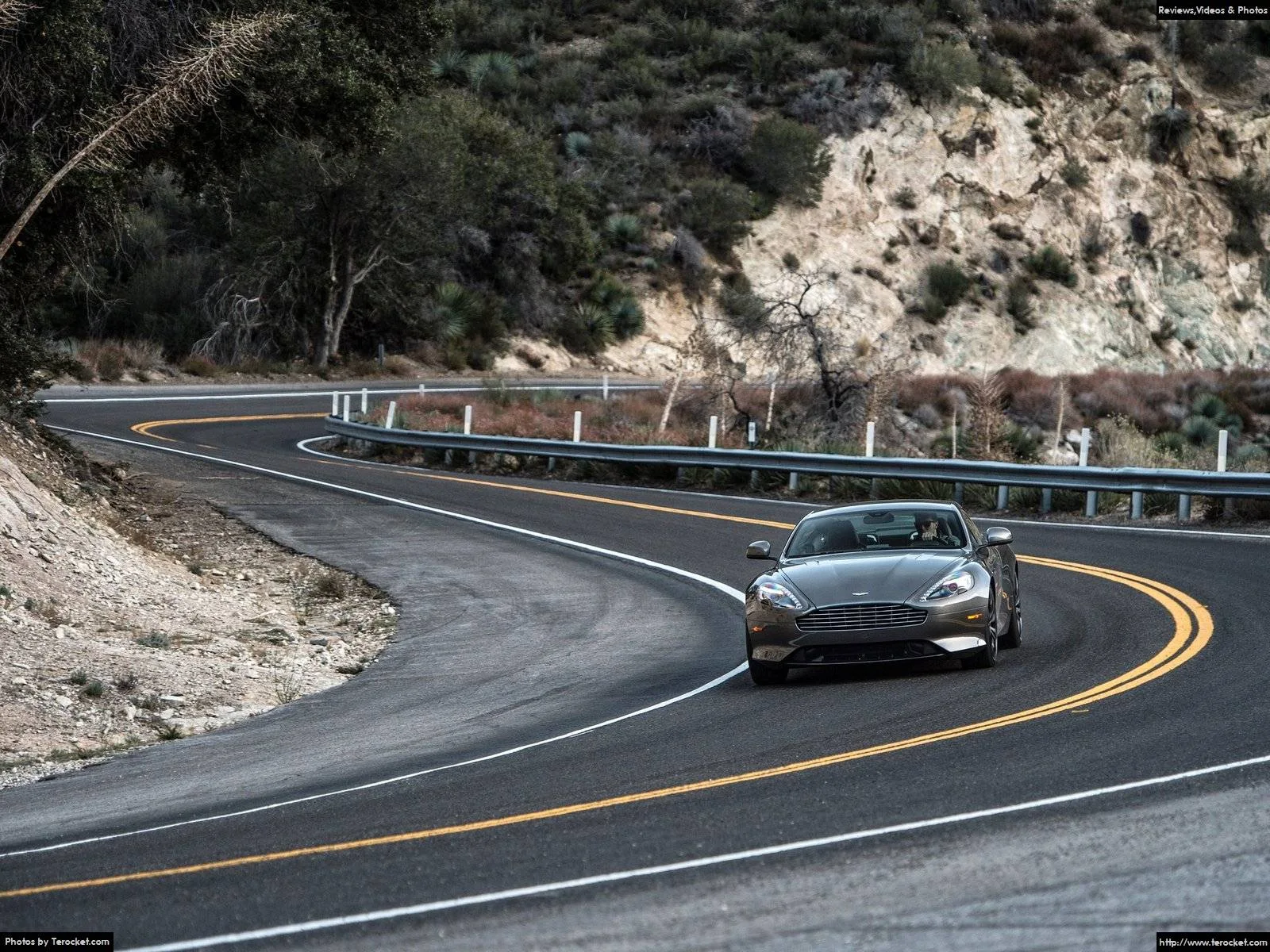 Hình ảnh xe ô tô Aston Martin DB9 GT 2016 & nội ngoại thất