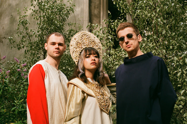 "Civilisation II" offre un son chaud et éclatant à l'image de Kero Kero Bonito.