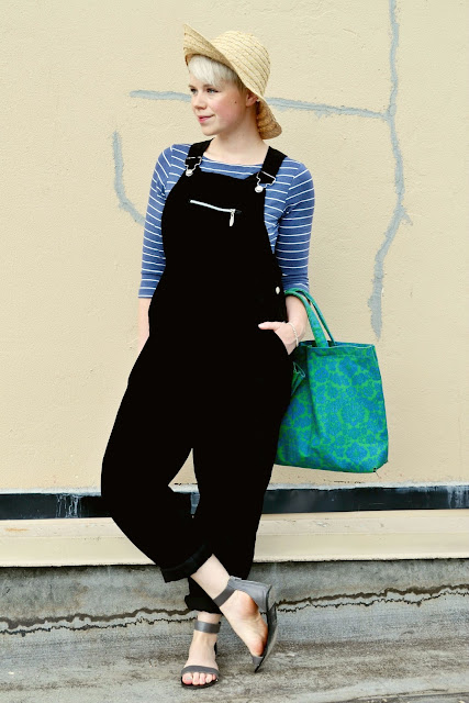 fall fashion, summer fashion, accessorize, styling, advice, tips, hat, overalls, red lips, street style, seattle, short blonde hair