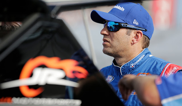 Elliott Sadler at RIR