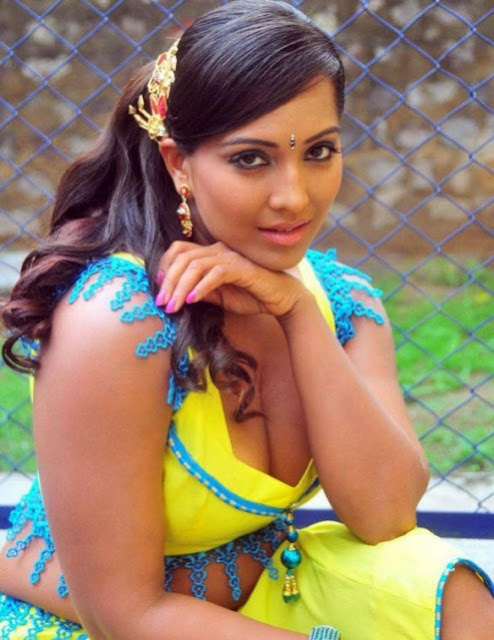 meghna naidu deep cleavage