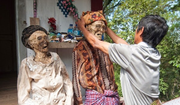 Ma'Nene Ritual Pembersihan Mayat Suku Toraja