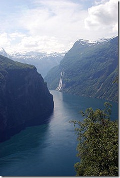 220px-Geirangerfjord_6-2007