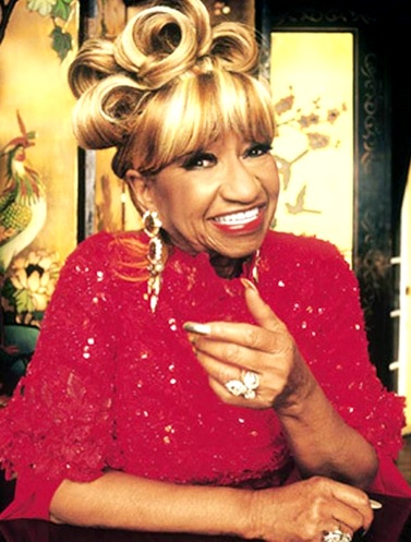 Foto de Celia Cruz con lindo peinado