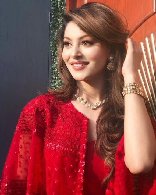 5+Urvashi Rautela latest beautiful photo 