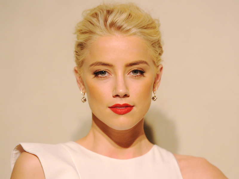 Amber Heard is proof that God loves lesbians and wants us to be happy