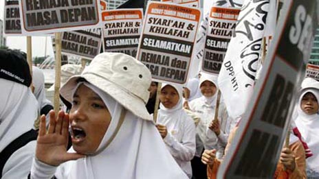Penerapan Syariah Islam Selamatkan Remaja  dari Kenakalan 