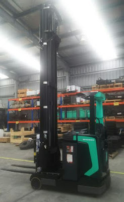 Reach Truck tầm cao Mitsubishi ngồi lái