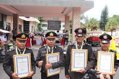 Polres Batu Menggelar Upacara Wisuda Purna Bakti