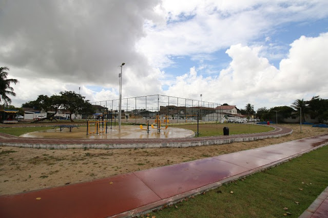 João Azevêdo entrega praça e inspeciona obra de recuperação de ponte em Bayeux