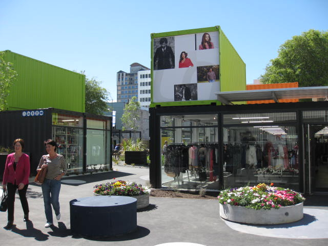 Shopping center construído de contêiners reciclados na Nova Zelândia