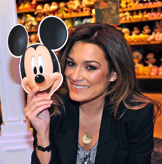 Alena Seredova foto con i figli inaugurazione negozio Disney