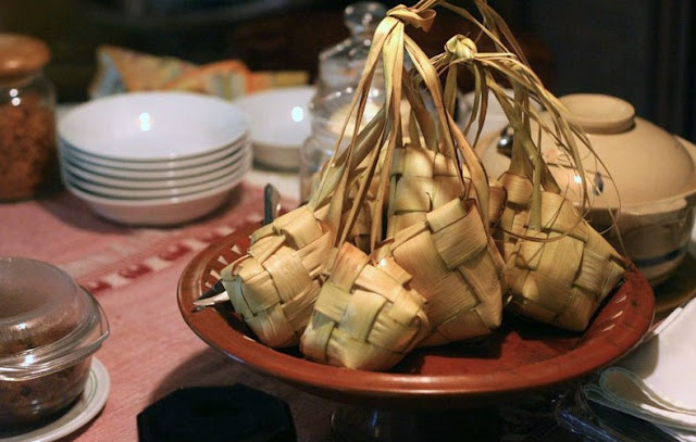 Ketupat Makanan khas Lebaran Idul Fitri di Indonesia