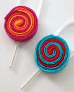 http://un-mundo-manualidades.blogspot.com.es/2012/12/lollipop-de-fieltro-manualidades-para.html