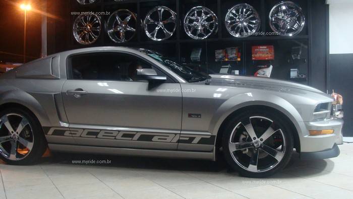 Mustang GT Apavora com rodas 20