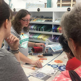 Laura of Slice of Pi Quilts doing a demo of her Flurry quilt pattern