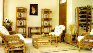 Kursi tamu sering dikategorikan sebagai sofa atau living chairs.