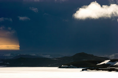 Iceland's Grimsvotn Volcano Erupts Again Seen On lolpicturegallery.blogspot.com