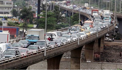 Commotion as Robbers strike in Lagos traffic