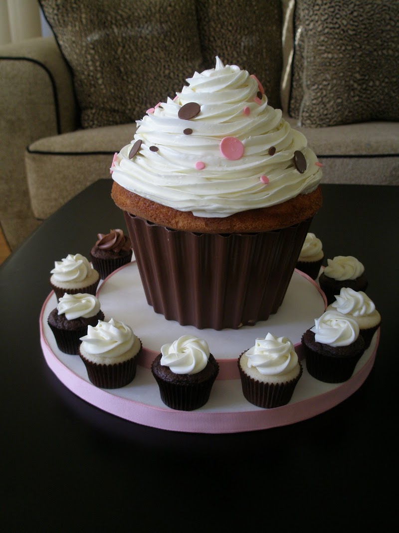 Top Baru Giant Cupcake Cake Ideas, Motif Terbaru!