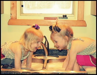 girls sink 037