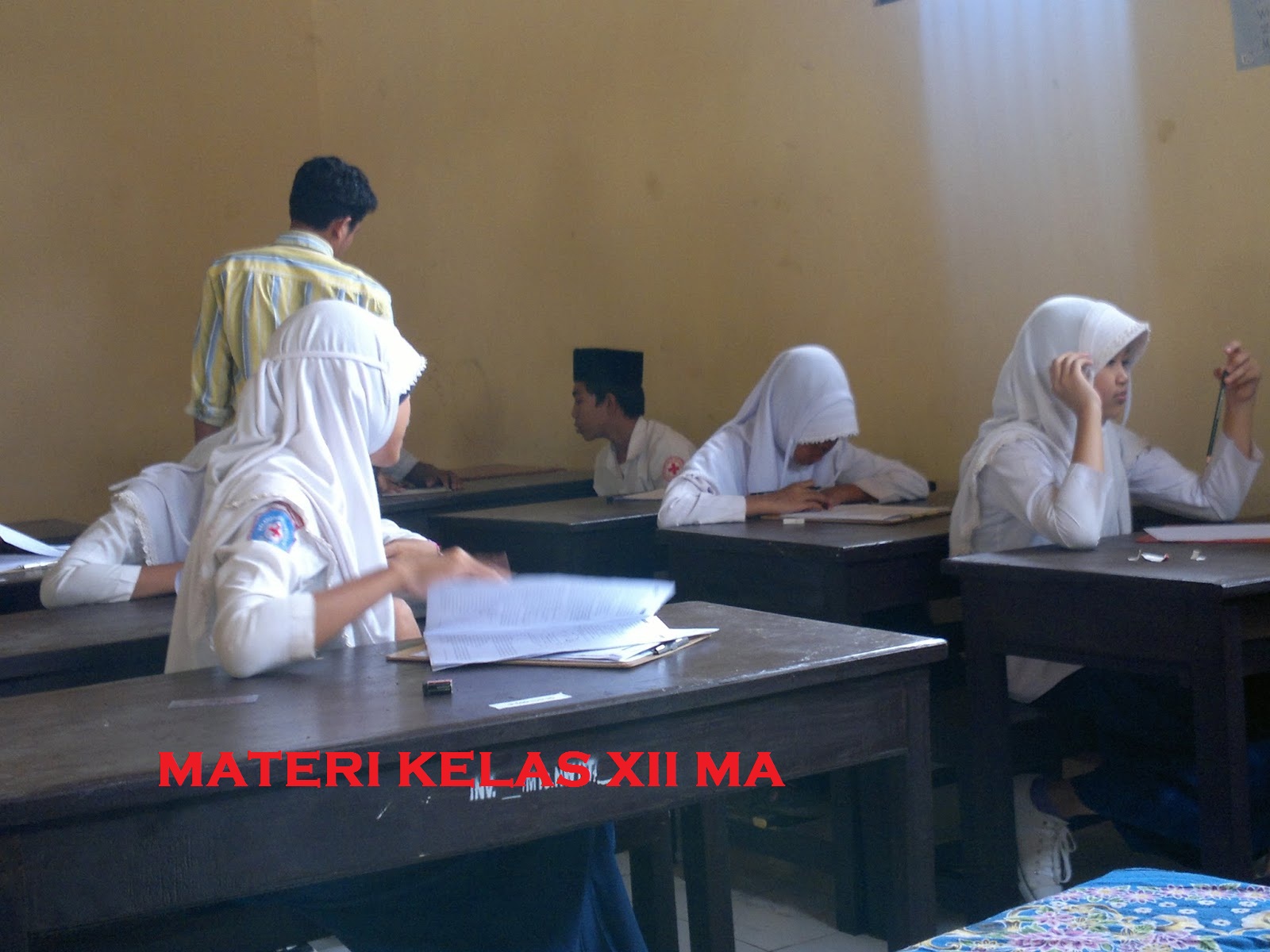 Materi Kelas XII Pada kesempatan kali ini kami ingin memberikan rangkuman materi pelajaran bahasa inggris untuk SMA Kelas XII Semester 1 dan 2