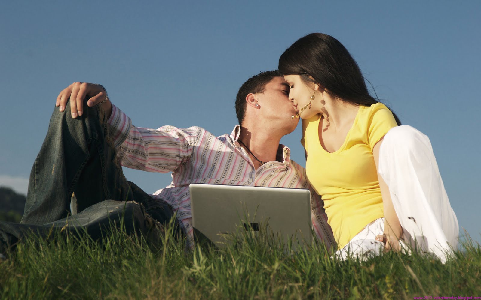 6. Top And Best Happy Kiss Day Desktop Wallpapers