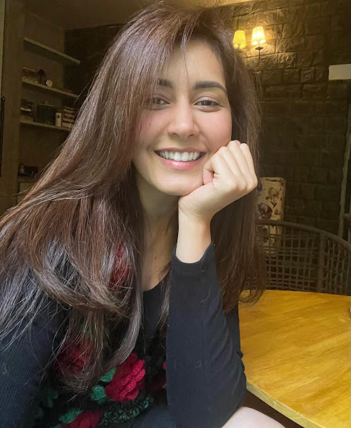 Raashi Khanna, Age, Height, Boyfriend, Family, Biography & More