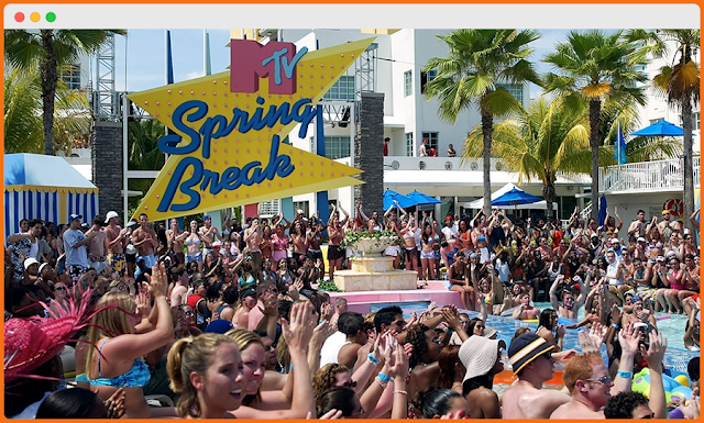 people are enjoy spring break in cancun