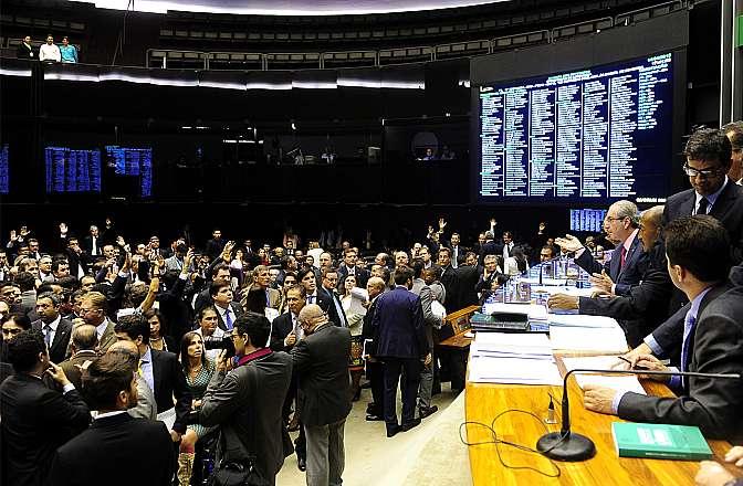 Câmara conclui votação de proposta da 'pauta-bomba' em primeiro turno