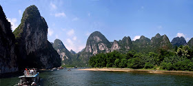 Tourist boat on the river Li