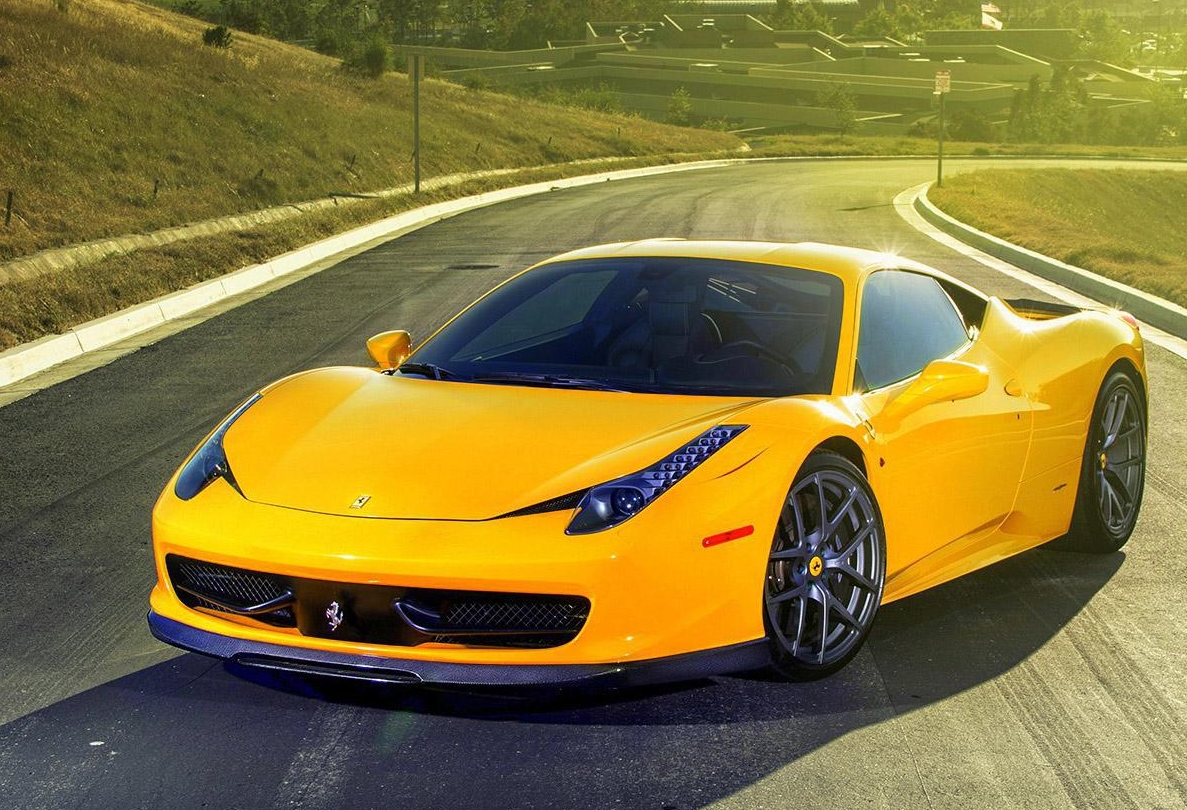 Gambar Mobil Ferrari Warna Kuning