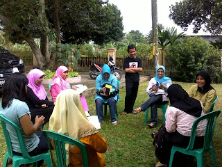 suasana belajar mengajar bahasa inggris di Kampung Inggris Pare, Kediri, jawa timur