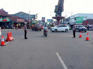 Kawal Aktivitas Masyarakat di Bulan Puasa, Personel Sat Lantas Polres Toraja Utara Intens Gelar Pengaturan Arus Lalin