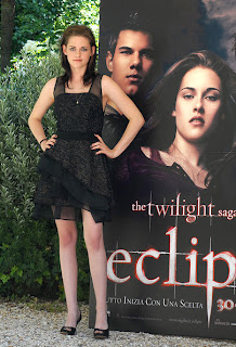 Kristen Stewart medium layered haircut at The Twilight Saga: Eclipse photo call